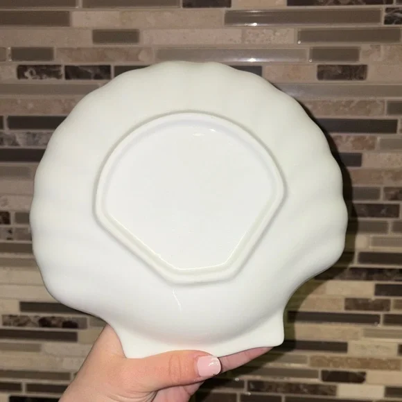 Ceramic Shell Shaped Dish Plate NWOT - Picture 3 of 3
